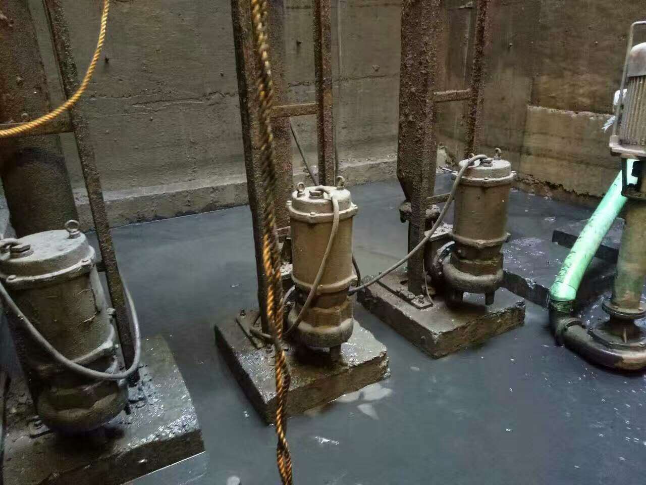 隆德污水池清理